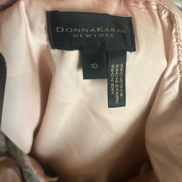 Donna Karan Metallic Floral One-Shoulder Gown - Picture 8 of 9